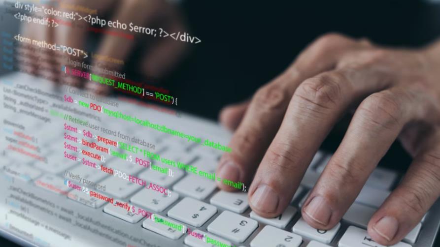 天水小程序定制开发公司视角下SQL与T-SQL的差异化应用解析